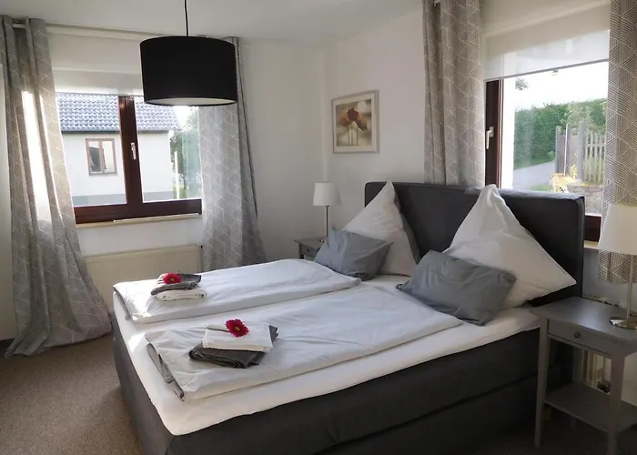 Charly هيلينثال