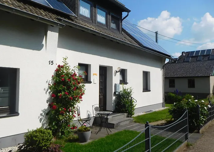 Charly هيلينثال